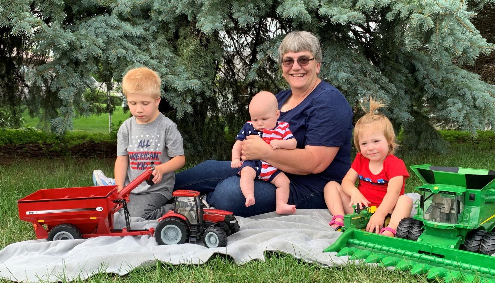 Lisa Lunz and Grandchildren.jpg